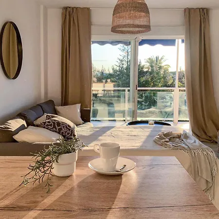 1 Bedroom Cozy In Appartement *