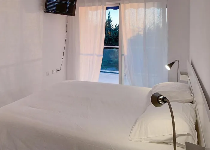 1 Bedroom Cozy In *